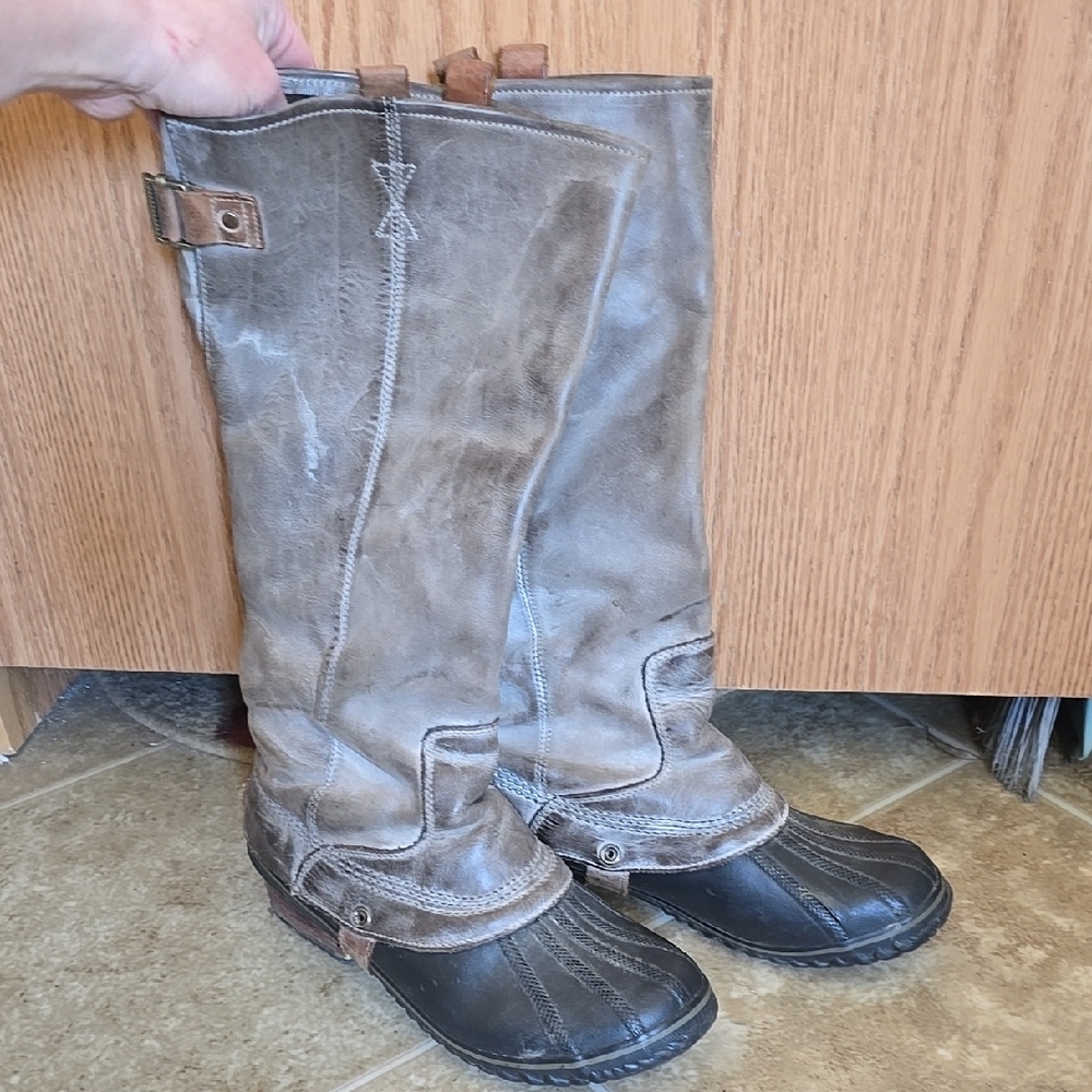 Sorel Slim Pack II RARE Brown and Tan Tall Boots